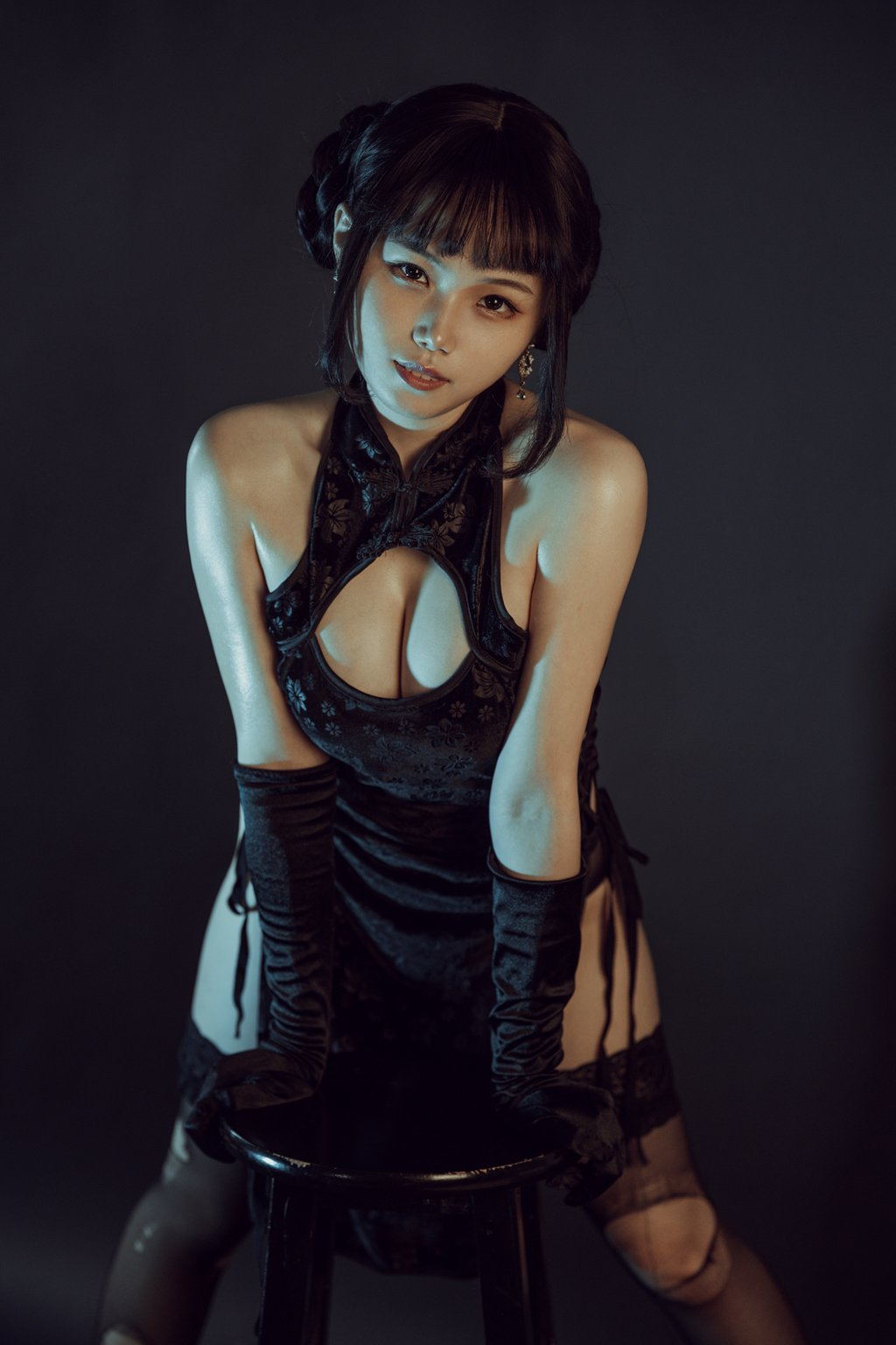网紅Coser@七月喵子-穿旗袍耍剑 [32P-312MB] 网红写真-第1张