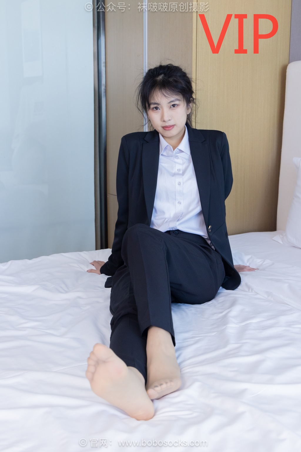 [BoBoSocks袜啵啵] NO.489 奶油-两双高跟鞋、薄肉丝（脚尖微加固款）ol制服裤里丝、黑色美甲（花絮版）[151P/1V/7.78G] 年费专享-第1张