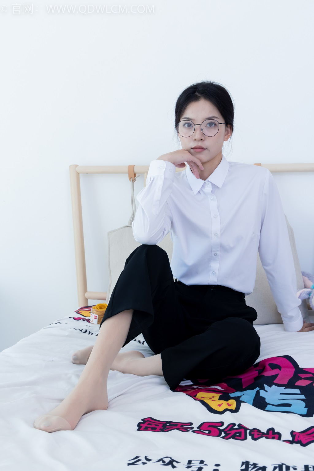 勿恋传媒 No.2126 茯苓-泛黄的相片 [159P/1V/3.35GB] 其它写真-第1张