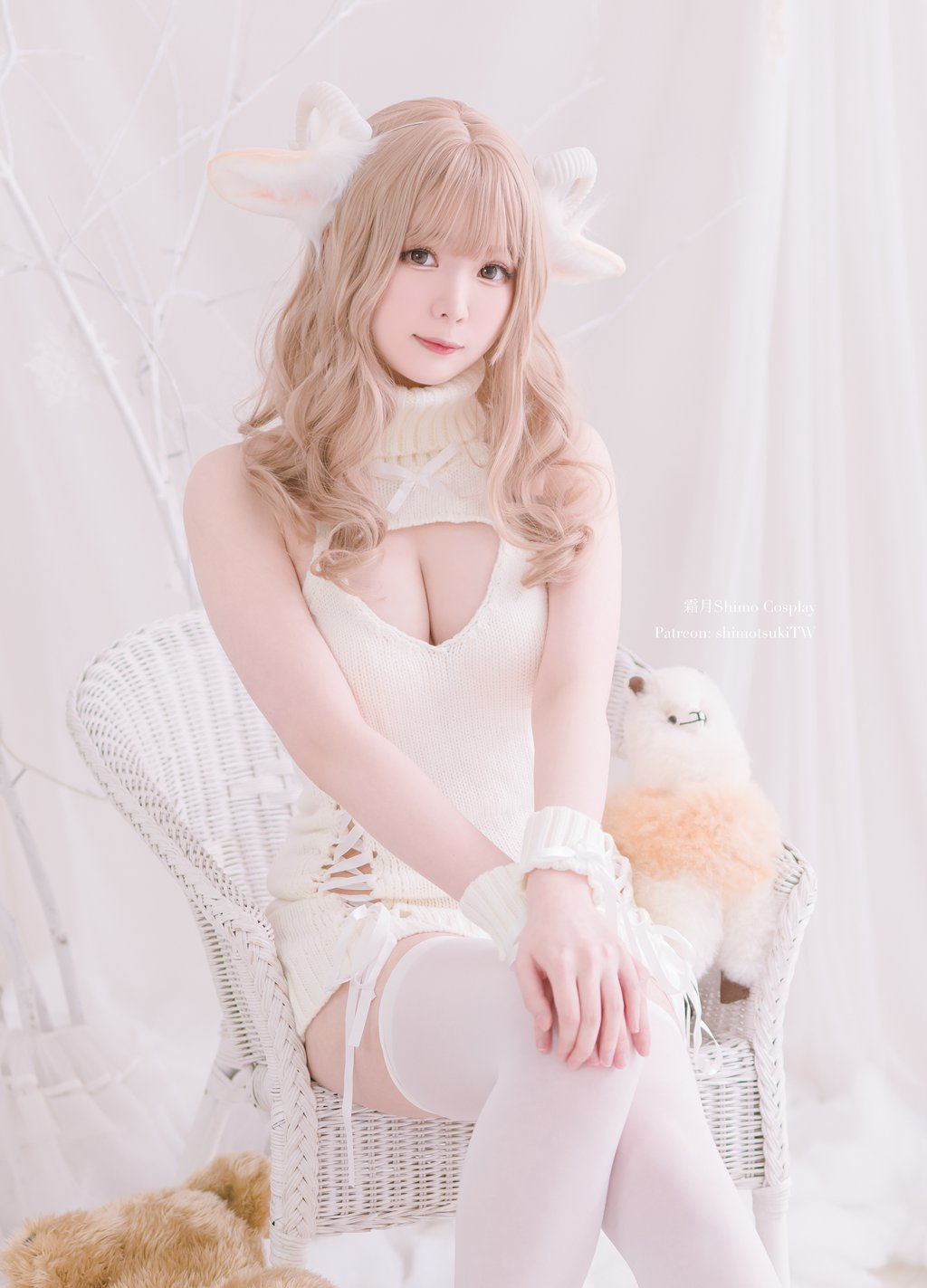 网紅Coser@霜月shimo 圣诞霜月 [16P-215MB] 网红写真-第1张