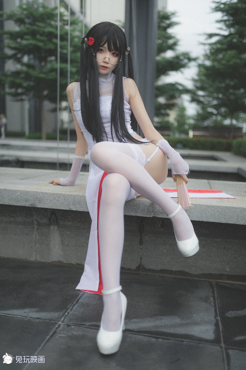 微博红人Coser@五更百鬼 白丝旗袍 [19P-76MB] 网红写真-第1张
