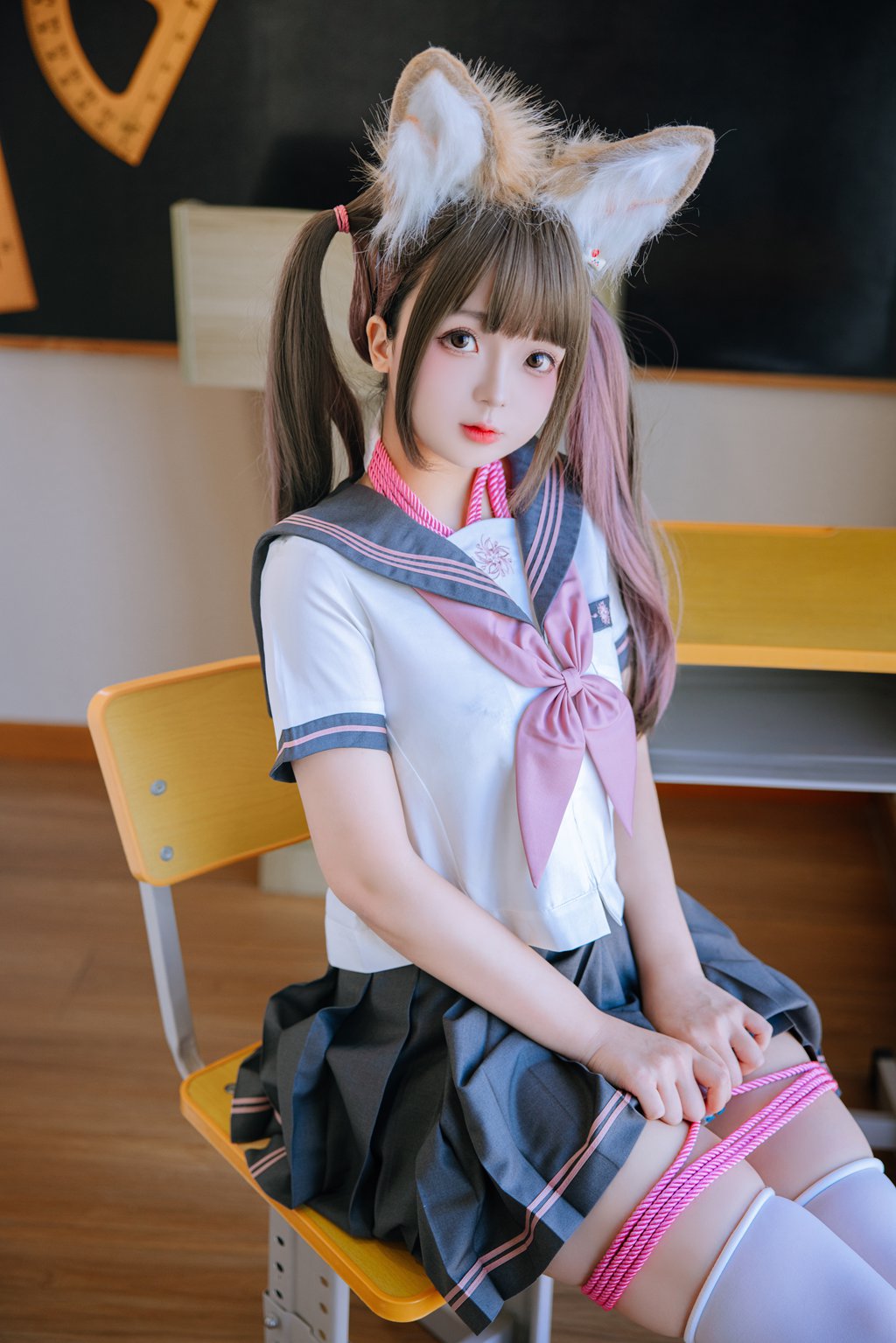 人气动漫博主@日奈娇 课桌捆绑[150P-3V-1.70G] 网红写真-第4张