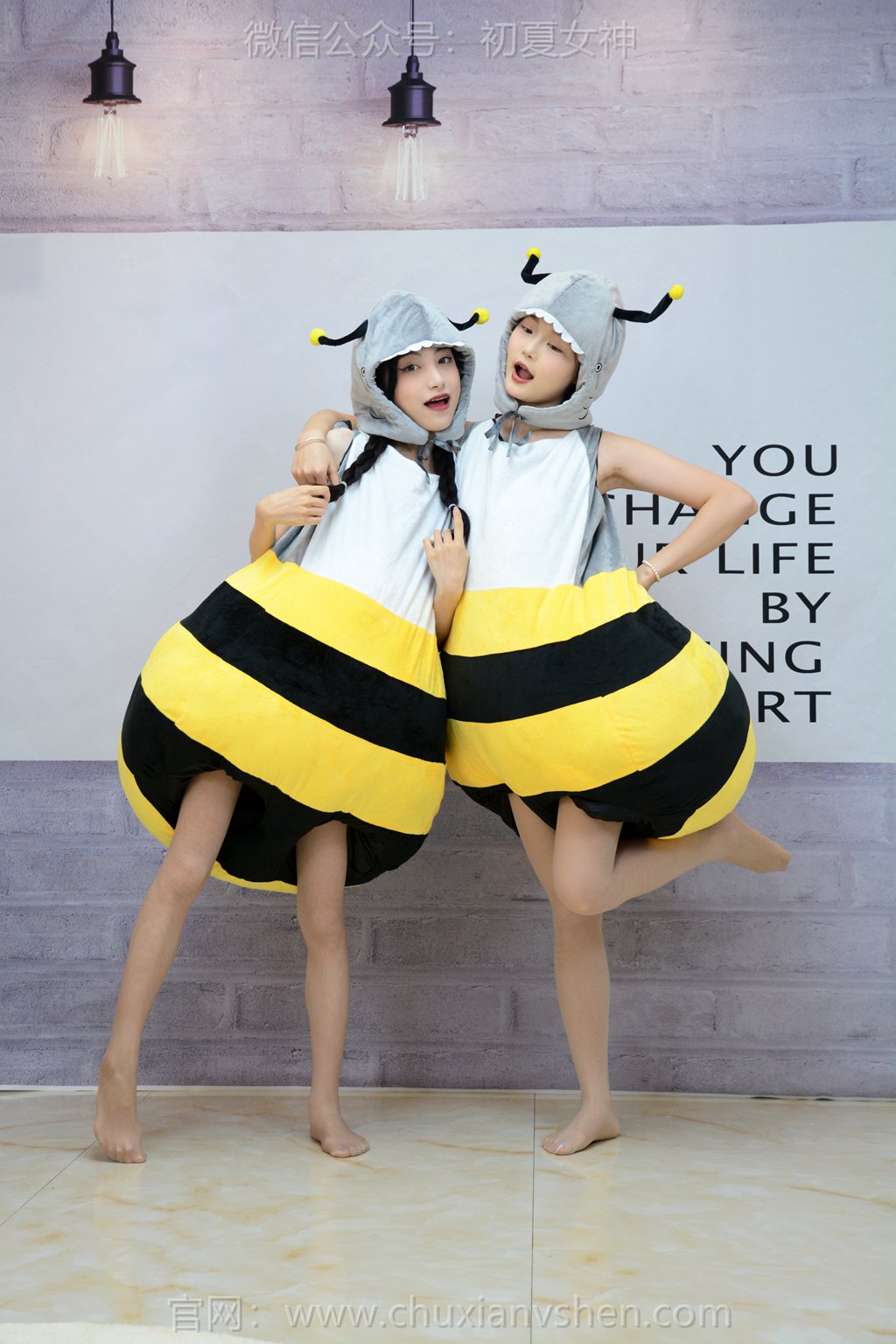 [初夏女神] NO.278 柒柒&双双~《两只小蜜蜂》飞在花丛中，飞呀、飞呀~ [140P/1V/6.27G] 其它写真-第3张