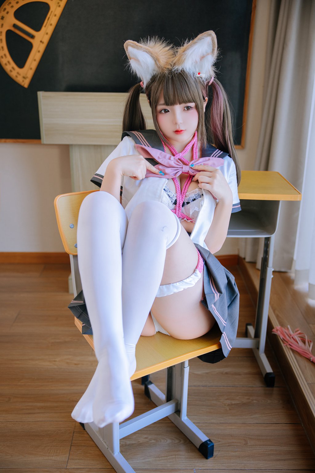 人气动漫博主@日奈娇 课桌捆绑[150P-3V-1.70G] 网红写真-第3张
