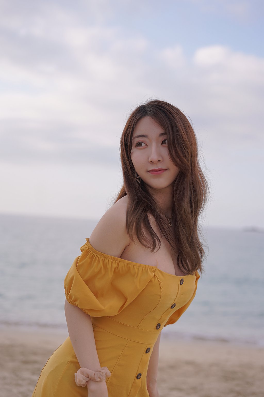 微博红人Coser@黑川 海岛之旅真爱版-黄色连衣裙[19P-132M] 网红写真-第2张