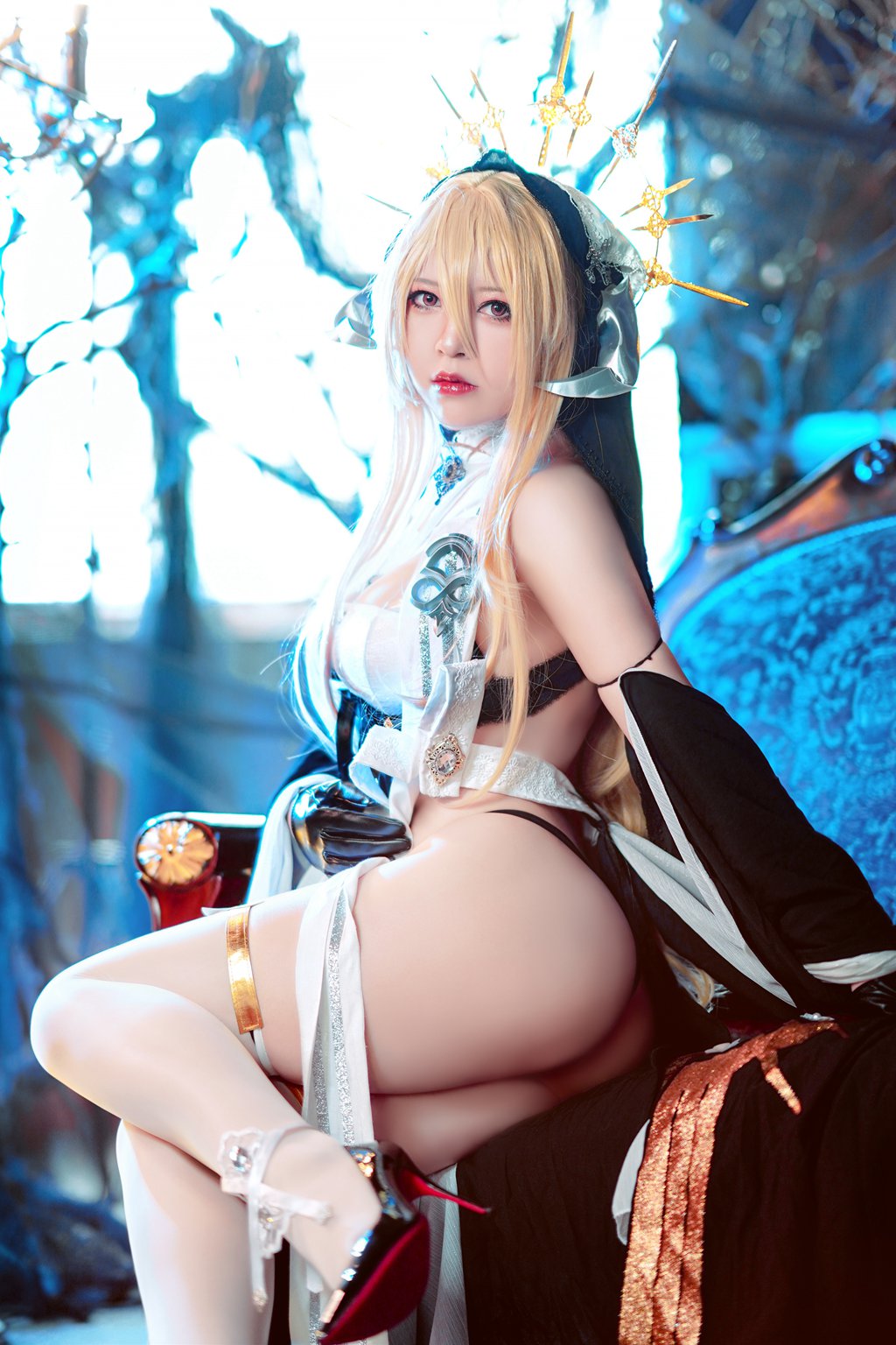 微博人气Coser@半半子 インプラカブル 修道女 [55P5V-289M] 网红写真-第2张