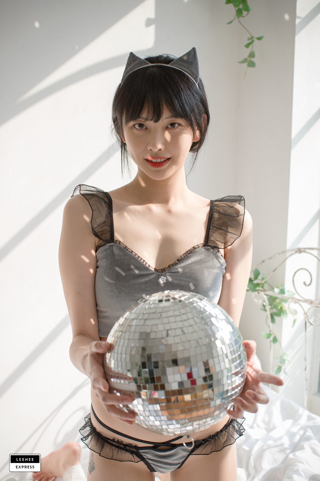 韩模写真@[LeeheeExpress]014 LEBE-013[40P／377MB] 其它写真-第2张