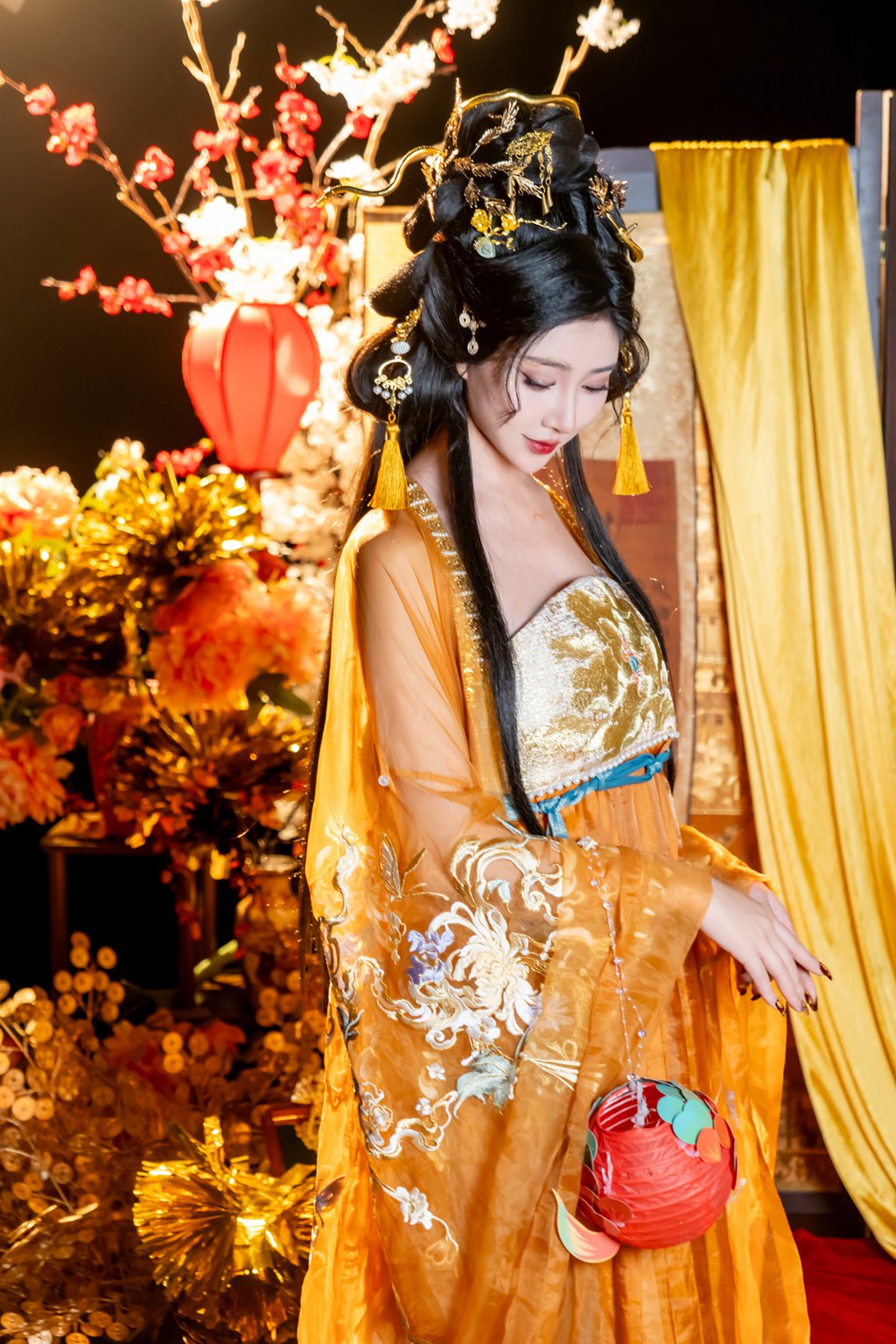 人气美女@年年nnian –金蛇贺岁[80P-977M] 网红写真-第1张