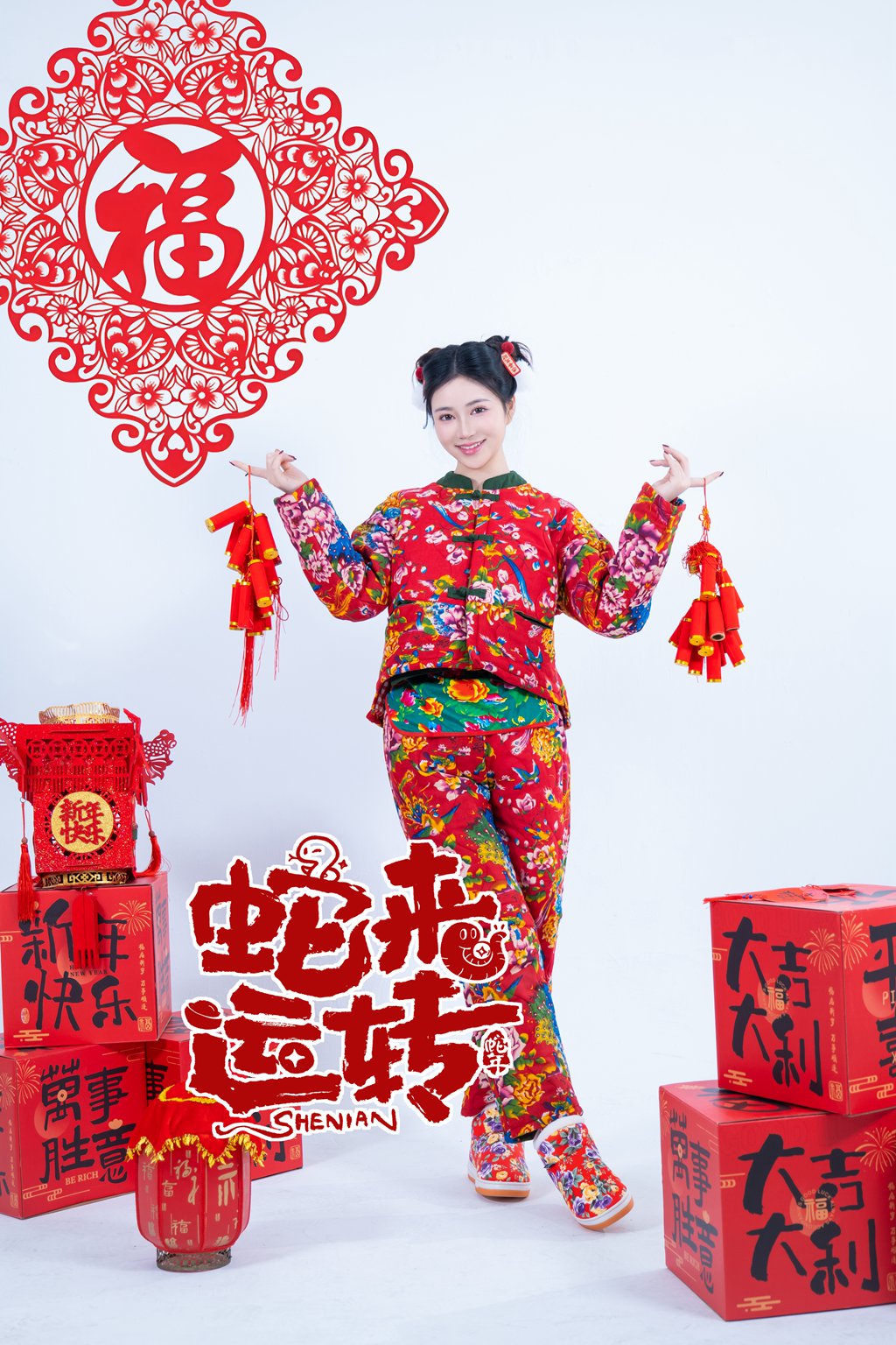 人气美女@年年nnian –蛇来运转[81P-528M] 网红写真-第1张