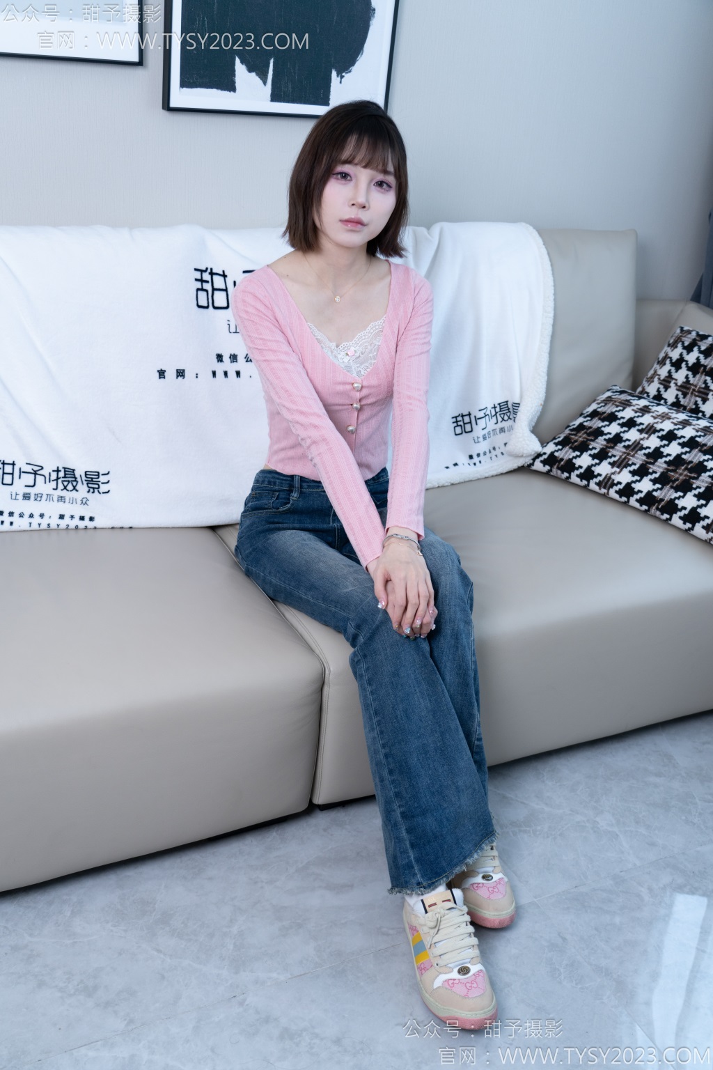[甜予摄影] NO.170 珞珞-板鞋、白棉袜、裸足（完整版）[130P/2V/10.0G] 年费专享-第2张