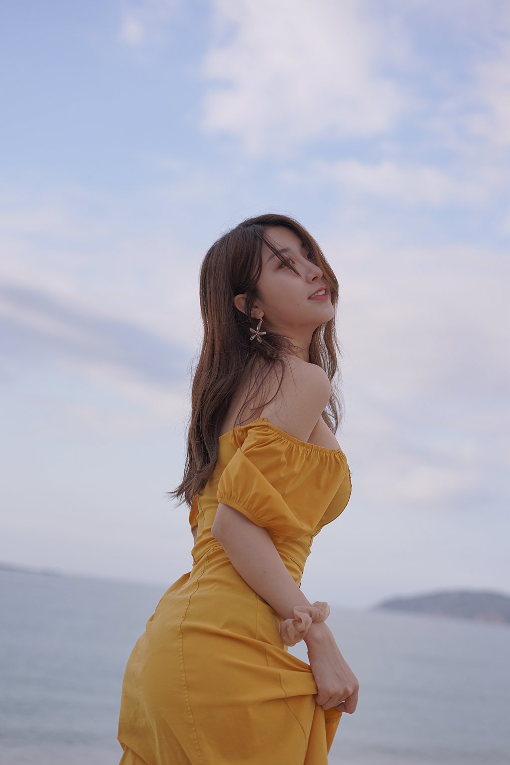 微博红人Coser@黑川 海岛之旅真爱版-黄色连衣裙[19P-132M] 网红写真-第1张