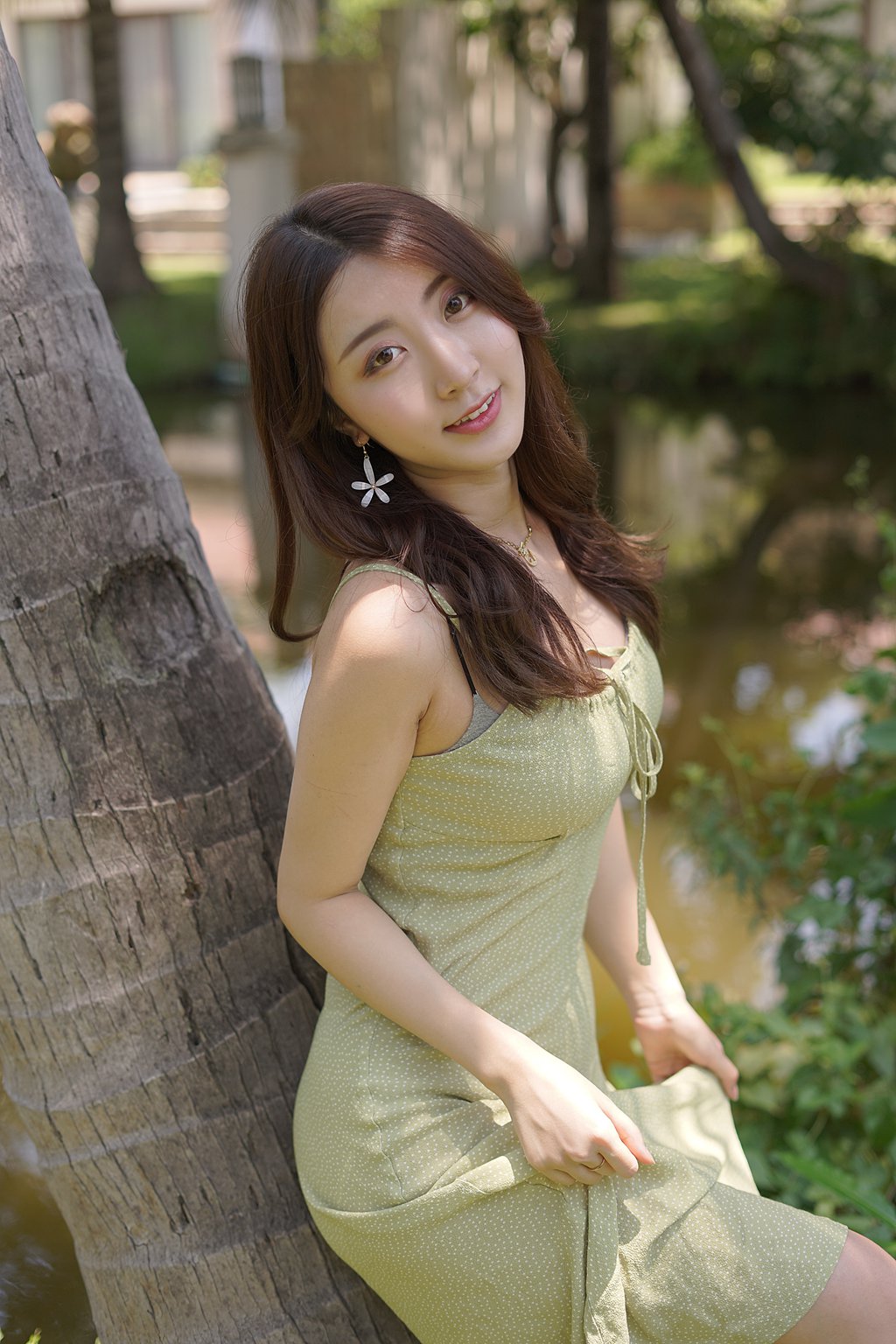 微博红人Coser@黑川 岛之旅真爱版-绿色连衣裙[17P-181.3M] 网红写真-第1张
