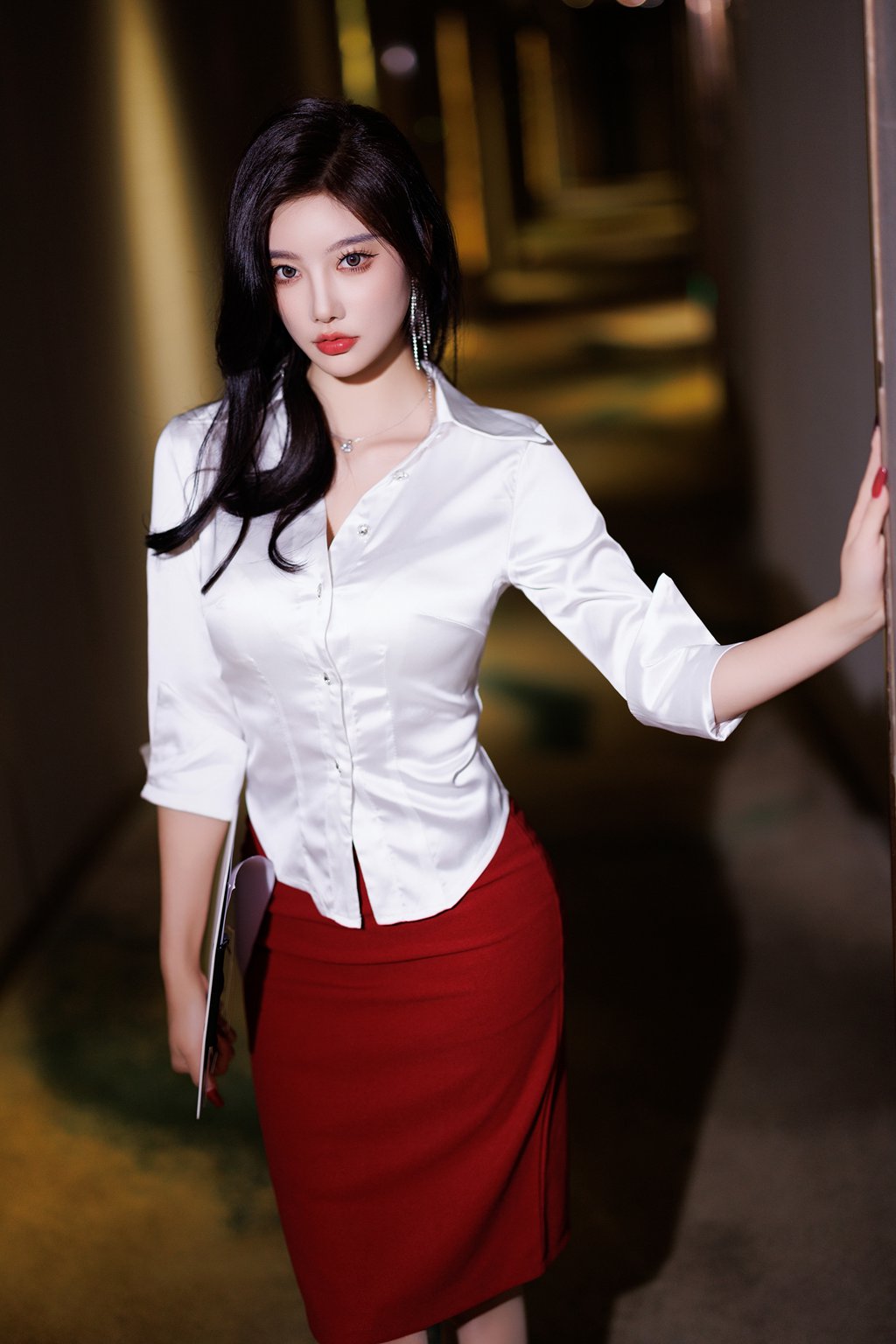 秀人模特@杨晨晨 – 内购无水印 红色短裙[110P/927MB] 年费专享-第1张
