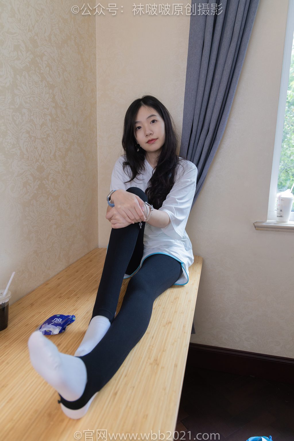 [BoBoSocks袜啵啵] NO.516 小甜豆-板鞋、厚黑色踩脚裤袜、白棉袜（叠穿）（花絮版）[144P/1V/7.21G] 年费专享-第1张