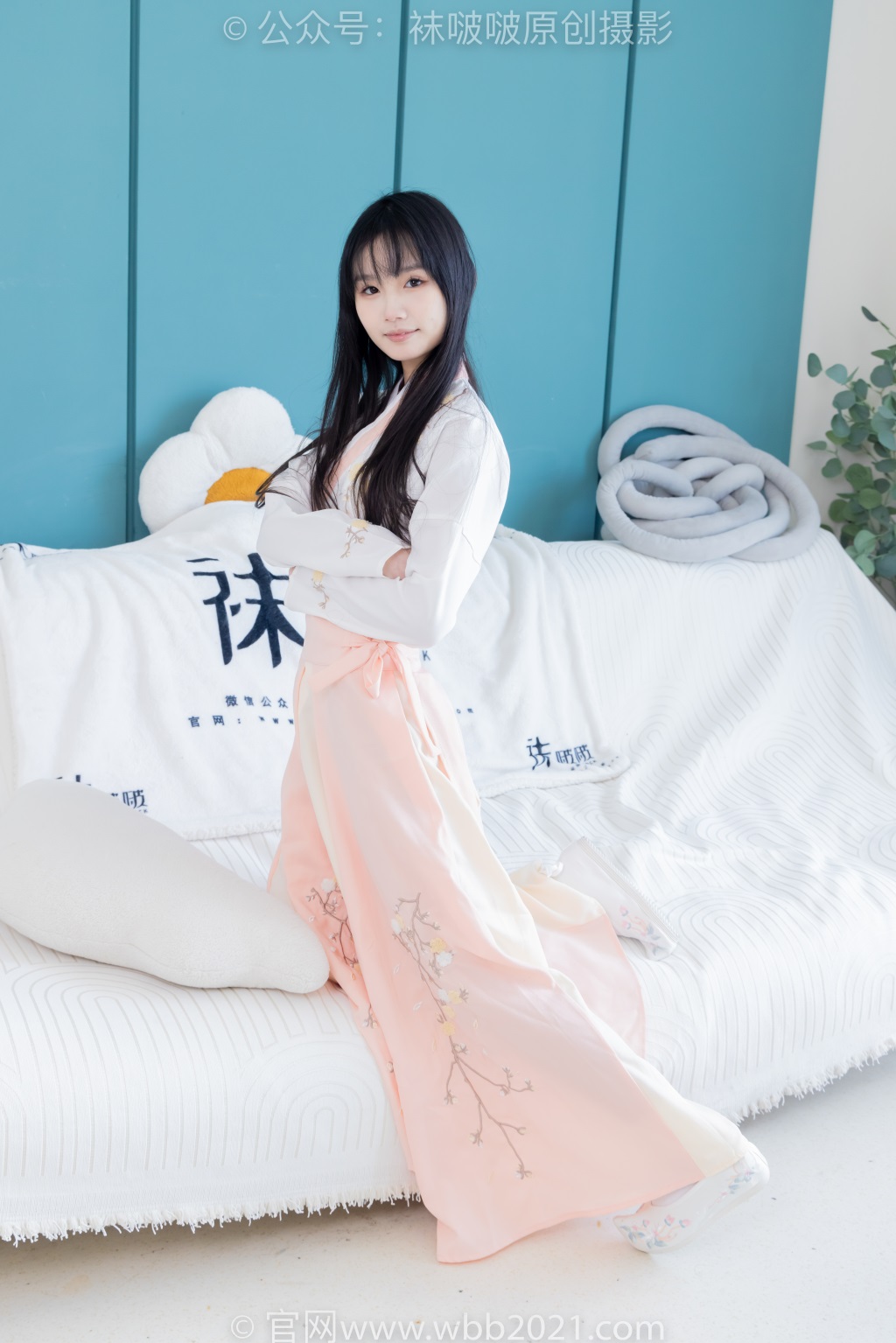 [BoBoSocks袜啵啵] NO.518 甜甜圈-平底鞋、白棉袜、裸足、汉服古装（花絮版）[168P/1V/6.89G] 年费专享-第1张