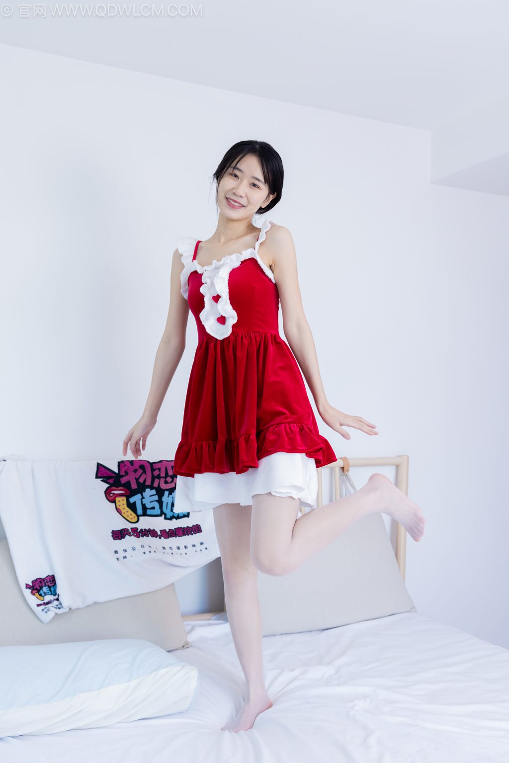 勿恋传媒 NO.2237 菜菜 私奔到月球 [230P/1V/5.68G] 其它写真-第4张