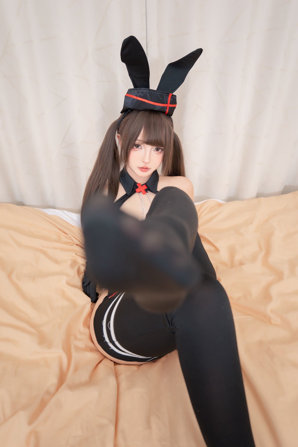 人气Coser@神楽坂真冬写真《黑兔护士》[75P/2V/229MB] 网红写真-第4张