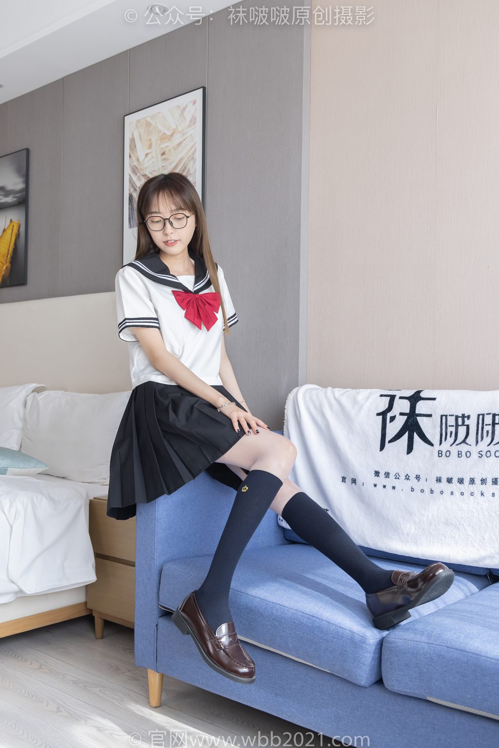 [BoBoSocks袜啵啵] NO.530 稚予-皮鞋、高跟鞋、深蓝色小腿棉袜、油亮白丝、油亮肉丝（脚尖透明款）（花絮版）[145P/1V/5.63G] 年费专享-第3张