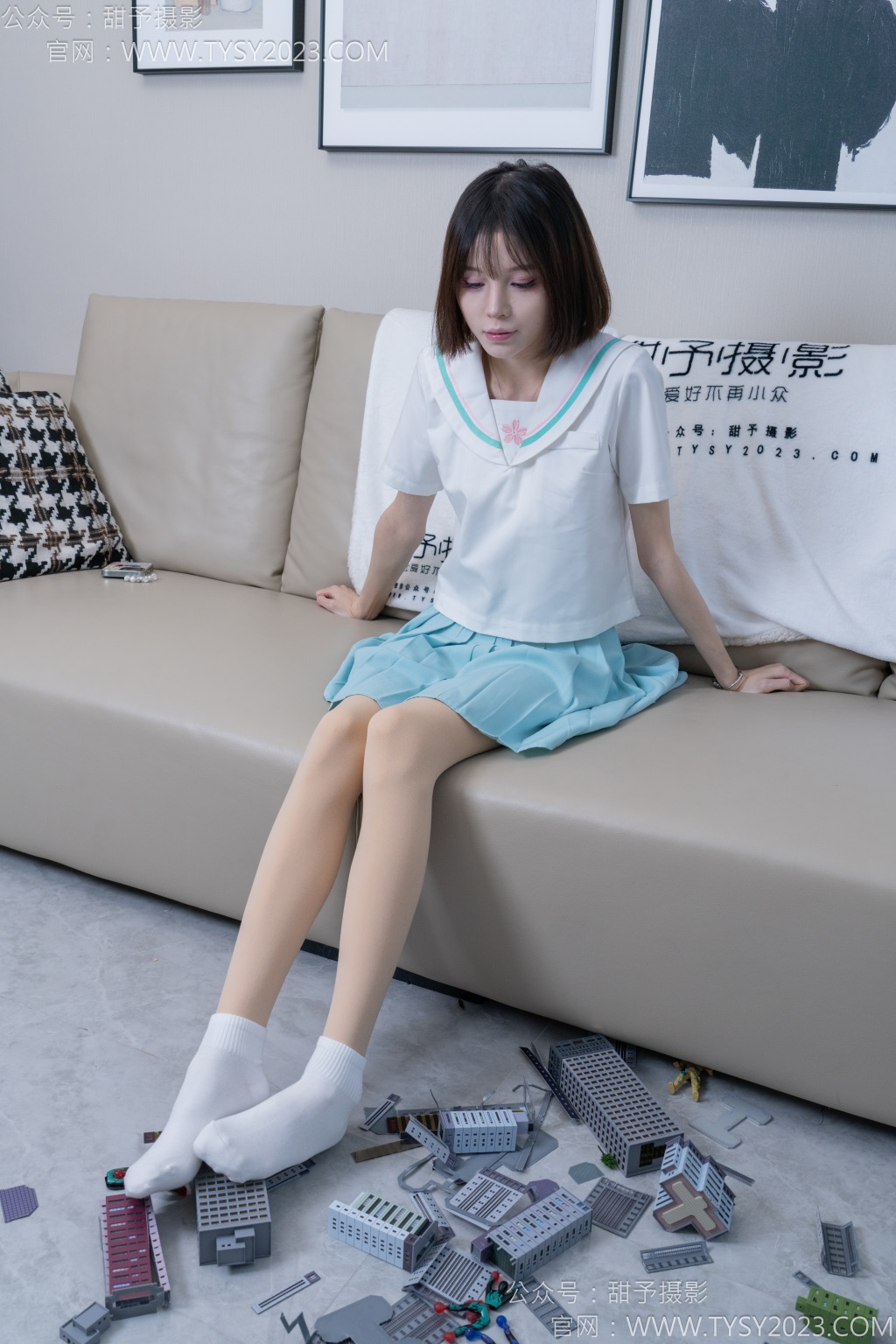 [甜予摄影] NO.182 珞珞-板鞋、白棉袜、厚肉丝（120D）小人国剧情（完整版）[134P/2V/10.6G] 年费专享-第3张