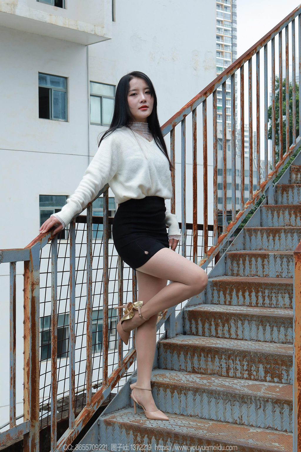 [IESS异思趣向] 2025.03.03 丝享家 1991 婉萍《酒杯美腿》[89P/101MB] IESS异思趣向-第2张
