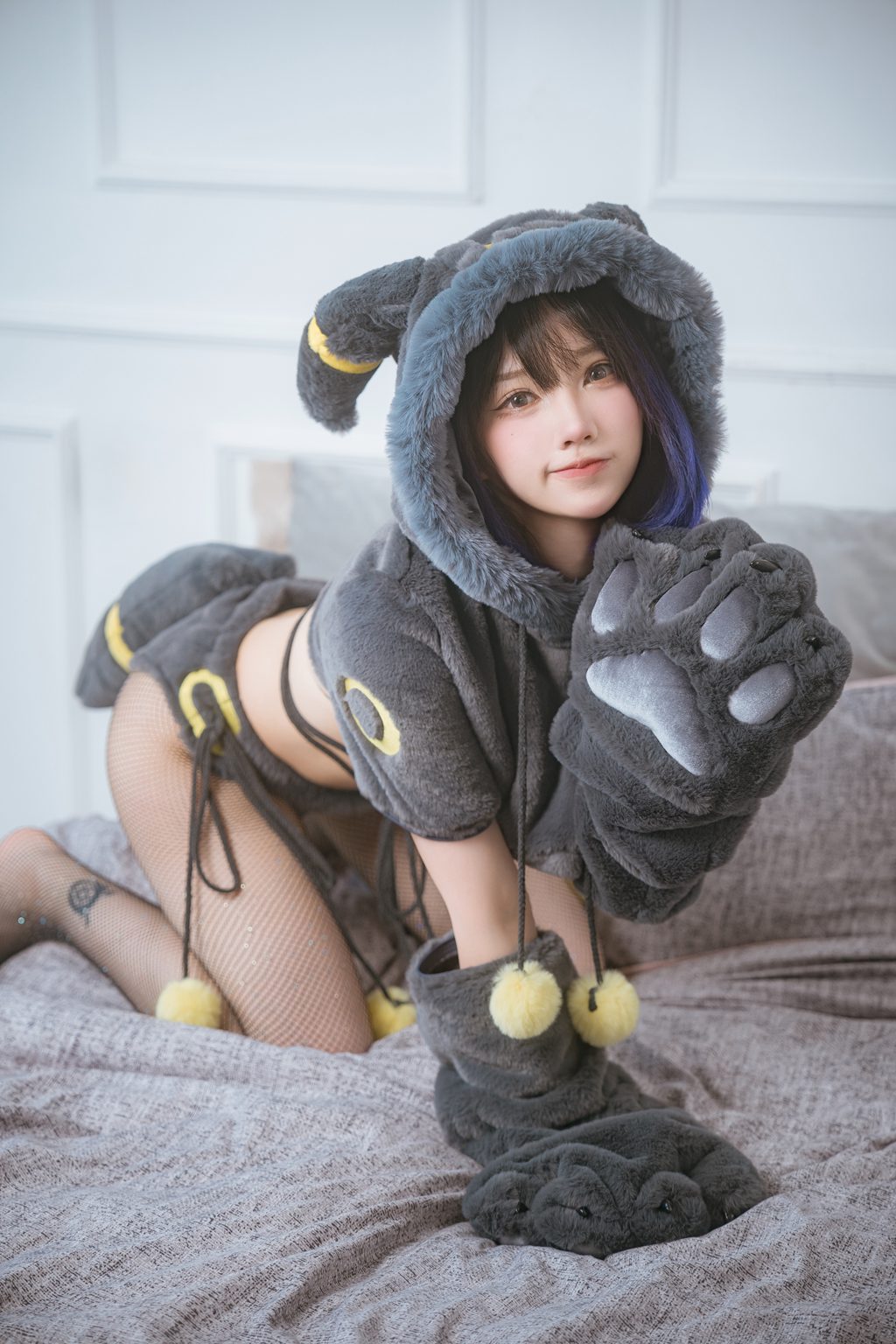 网红Coser@狐洛洛子 –月之伊布 [45P-571MB] 网红写真-第1张