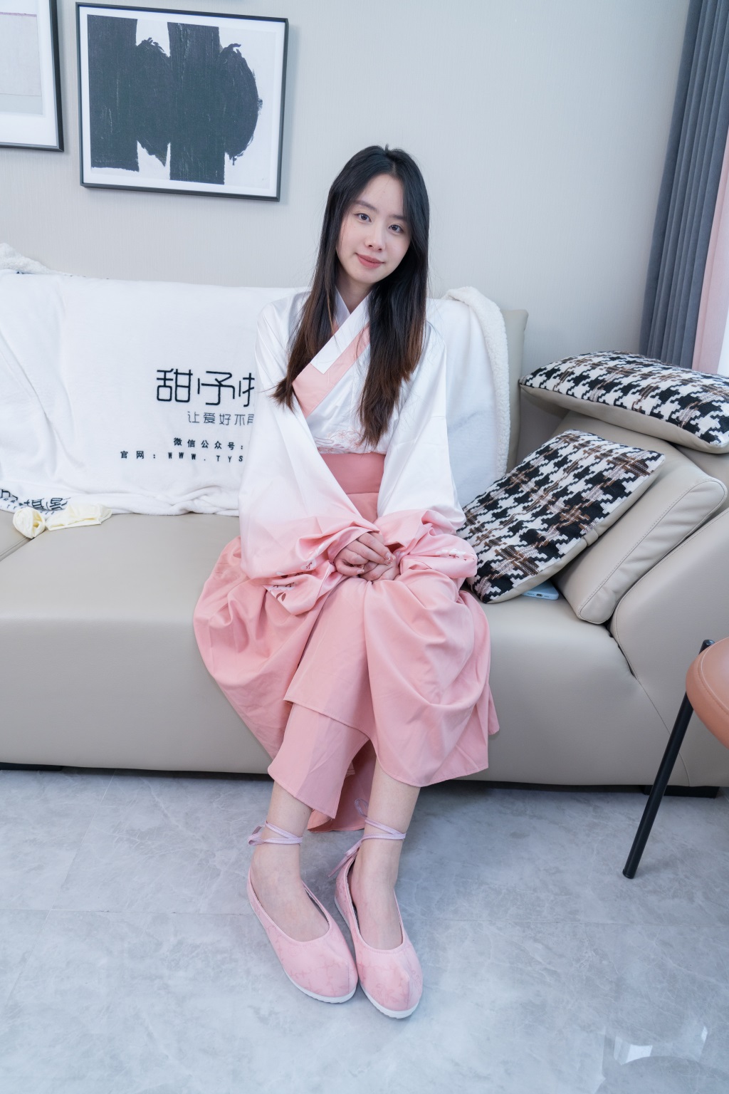 [甜予摄影] NO.183 知知-布鞋、白棉袜、裸足（完整版）[148P/2V/12.7G] 年费专享-第1张