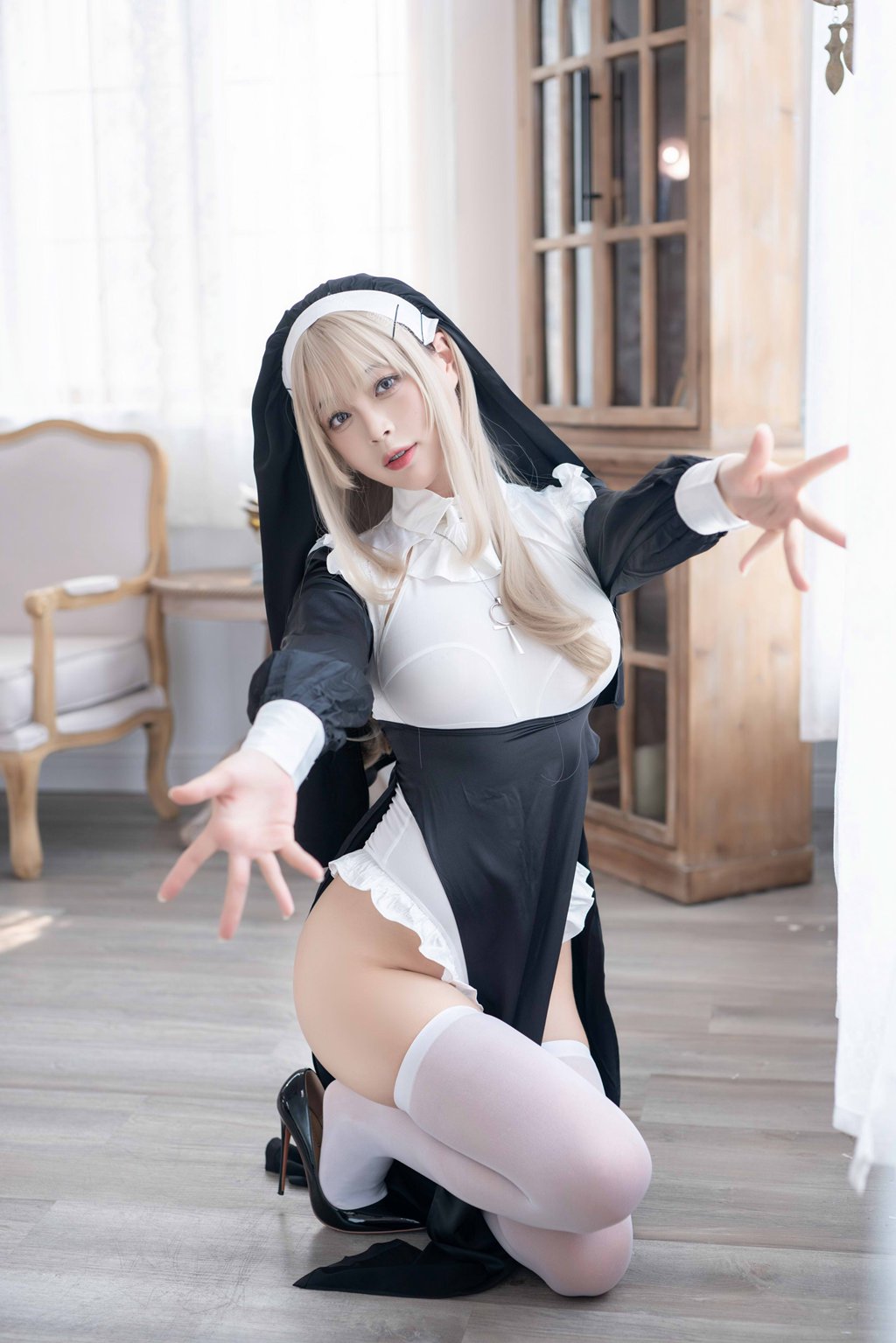网紅Coser@-白烨-禁x欲修女 [77P5V-1.62GB] 网红写真-第4张