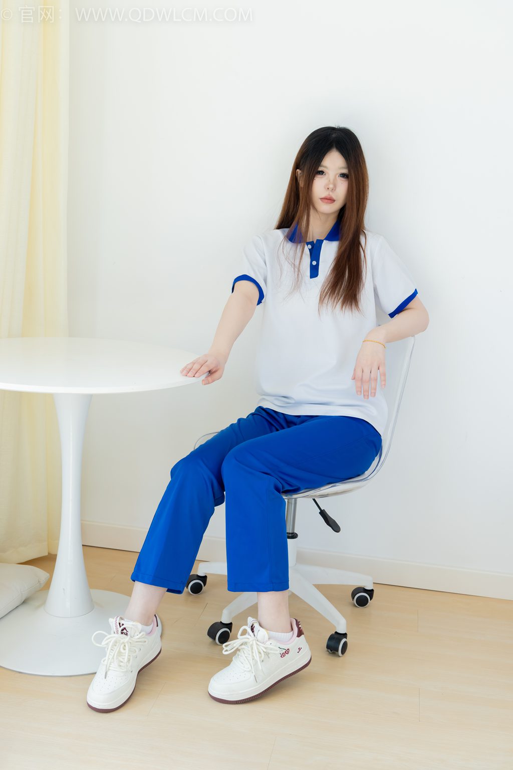 勿恋传媒 NO.2301 曲奇-板鞋、白短棉袜、裸足、校服 [150P/1V/3.40G] 其它写真-第4张