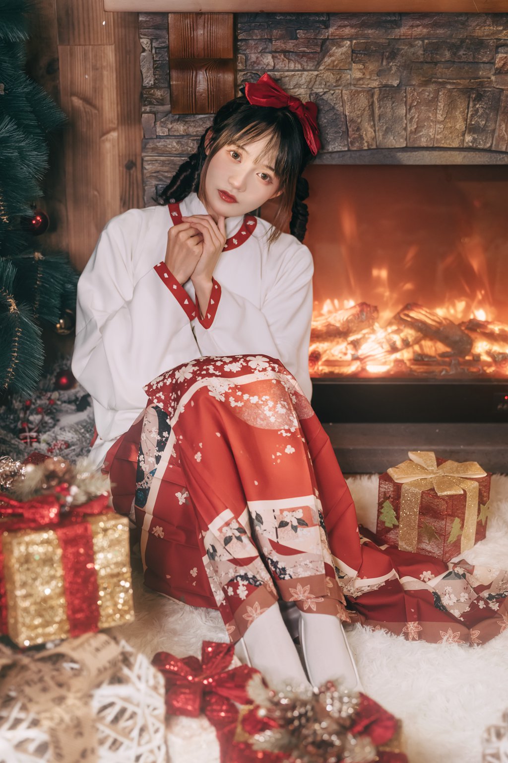 人气Coser@兔子Zzz不吃胡萝卜 汉洋折衷的圣诞[28P-244.8M] 网红写真-第4张