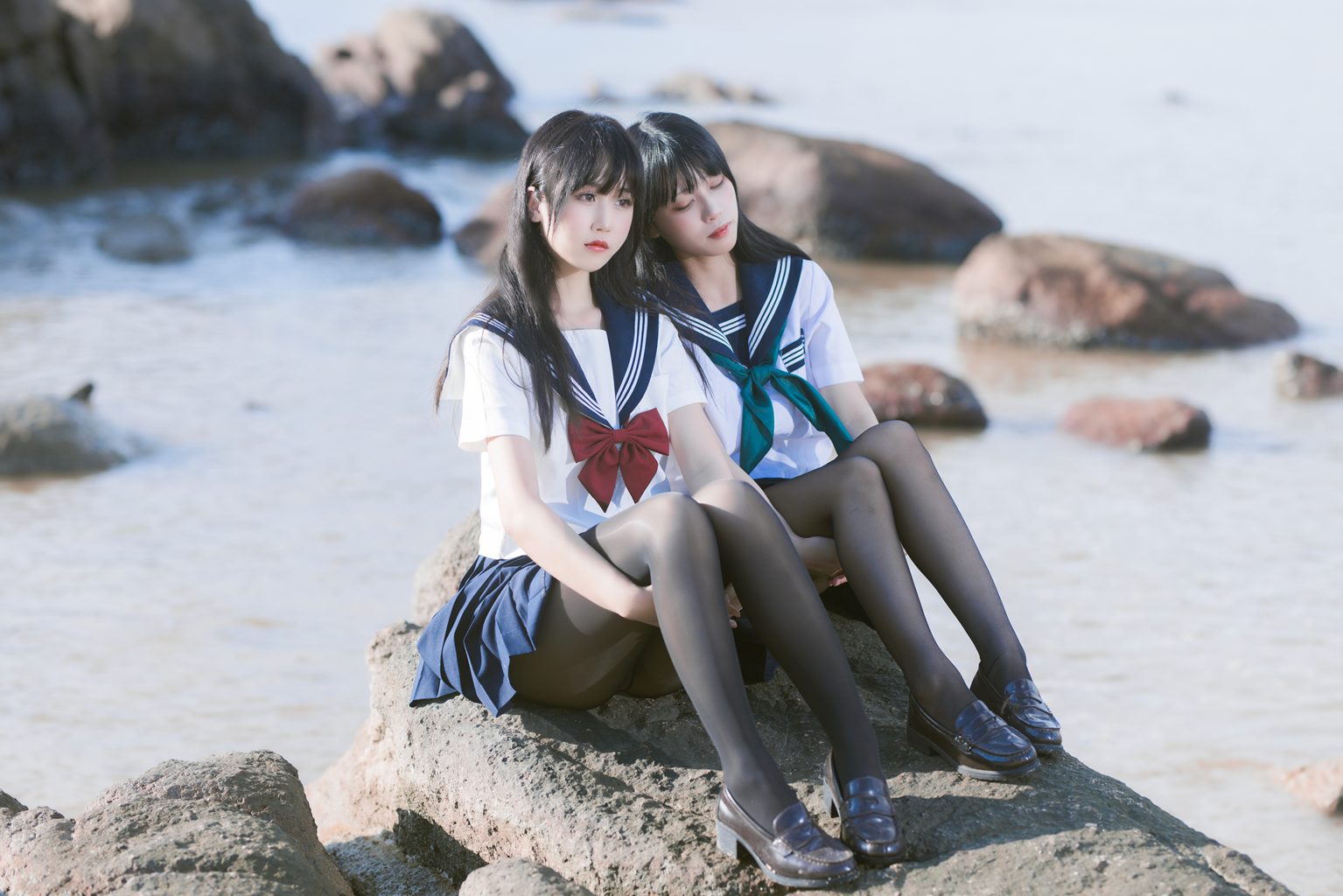 网红Coser@三無人型 –&不呆猫 水手服百合黑丝[51P-1V-1.02G] 网红写真-第4张