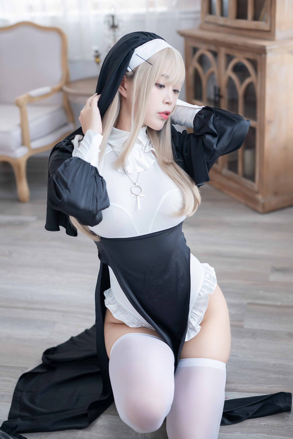 网紅Coser@-白烨-禁x欲修女 [77P5V-1.62GB] 网红写真-第3张