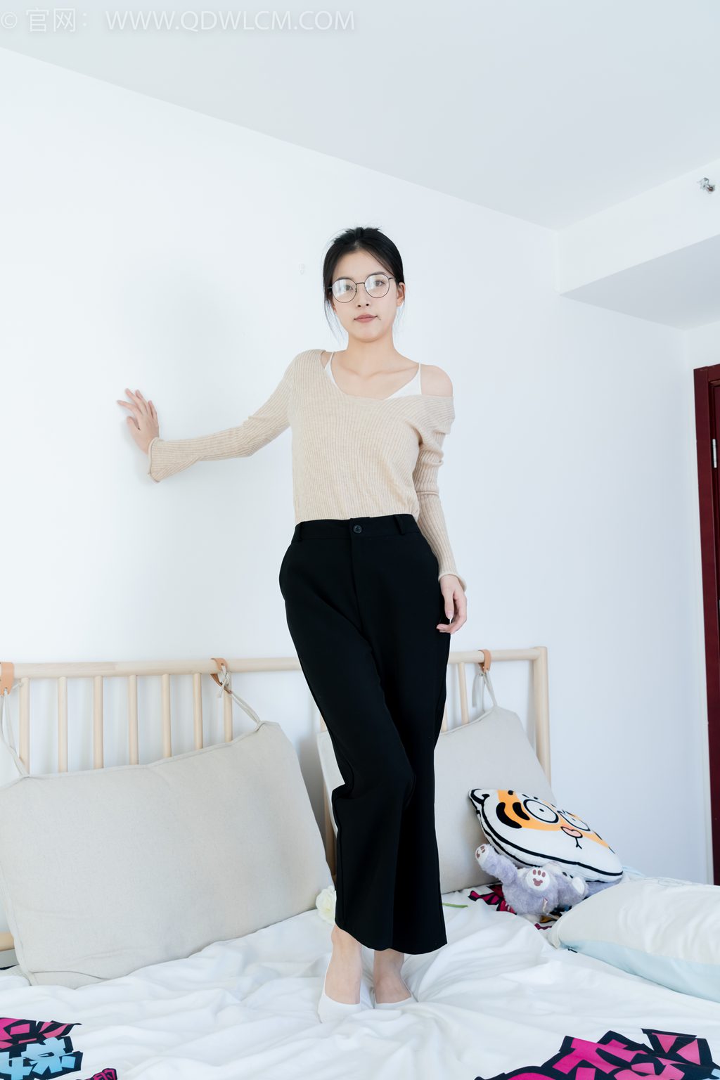 勿恋传媒 NO.2290 茯苓-日暮里 [230P/1V/6.18G] 其它写真-第3张