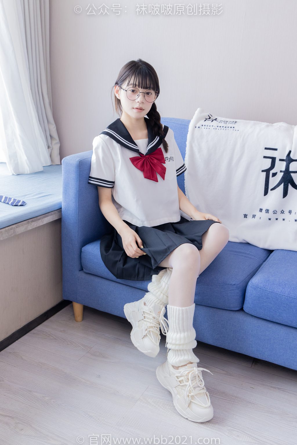 [BoBoSocks袜啵啵] NO.548 糯米-运动鞋、堆堆袜套、薄白丝（脚尖加固款）jk制服（花絮版）[145P/1V/6.13G] 年费专享-第4张