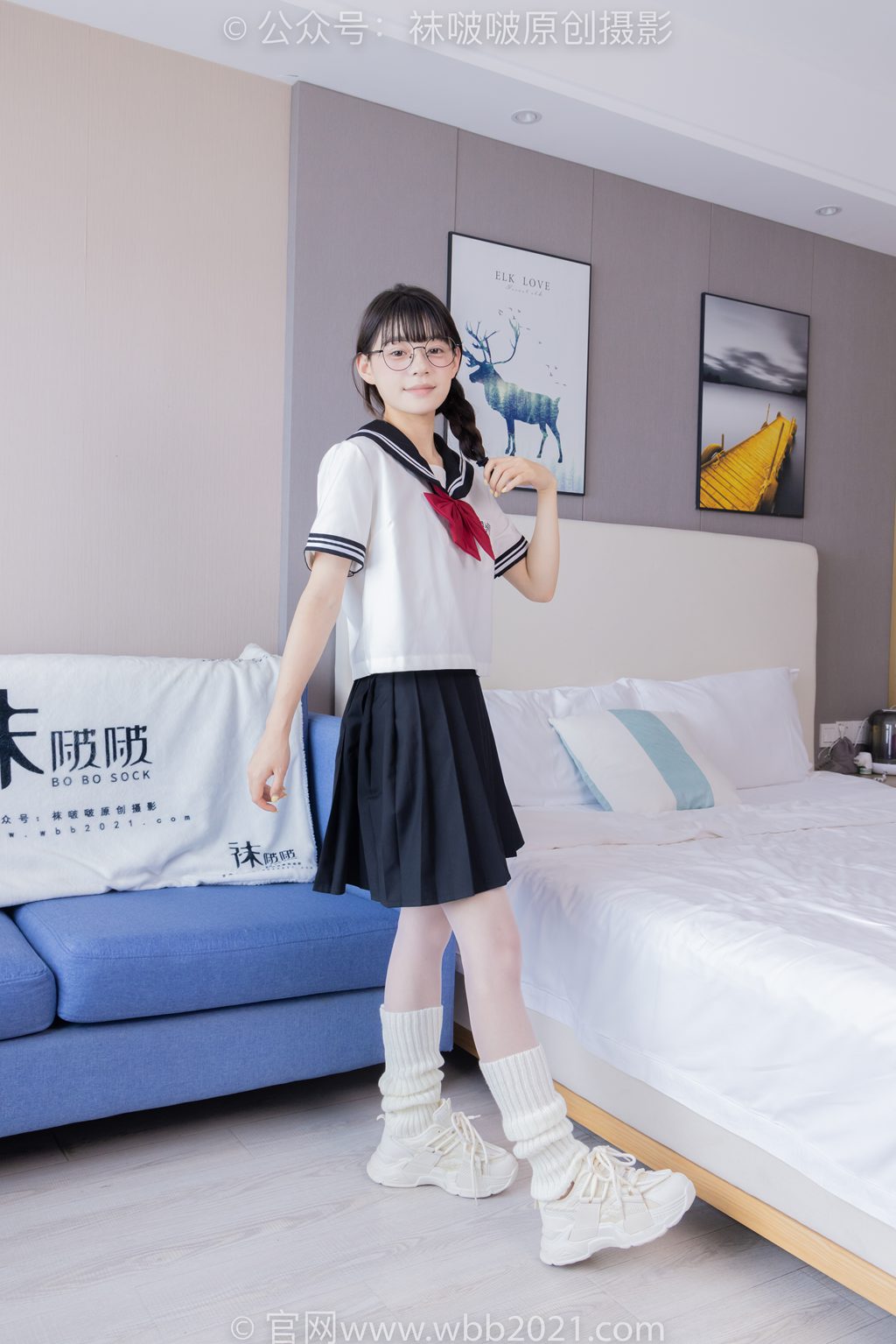 [BoBoSocks袜啵啵] NO.548 糯米-运动鞋、堆堆袜套、薄白丝（脚尖加固款）jk制服（花絮版）[145P/1V/6.13G] 年费专享-第3张