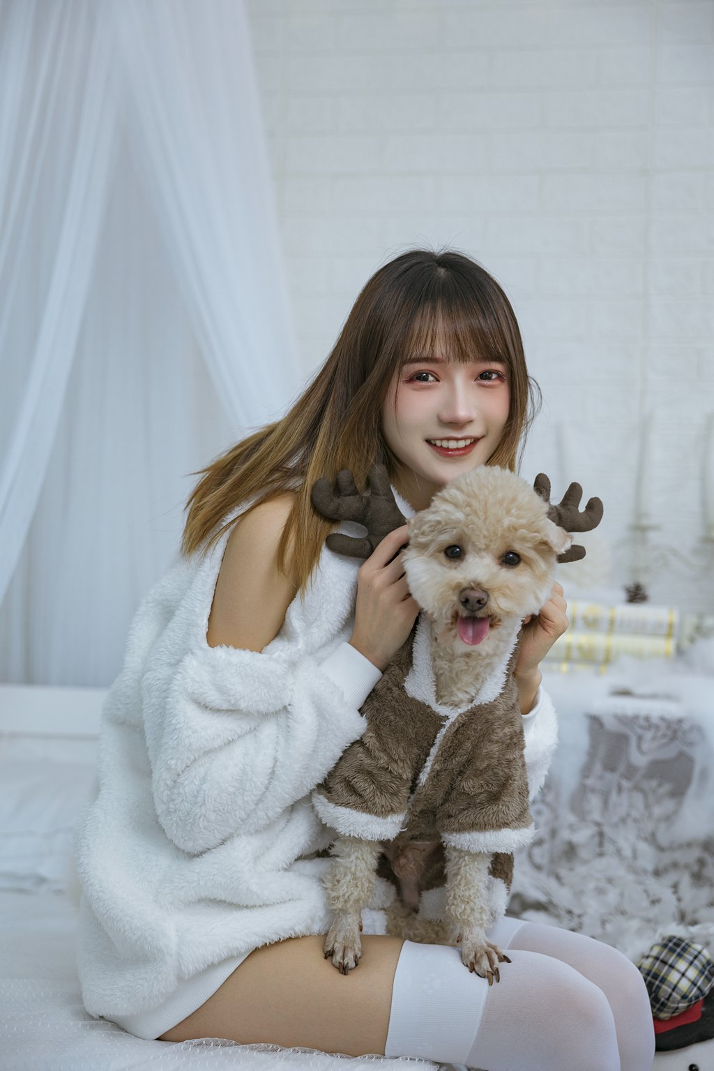 人气Coser@兔子Zzz不吃胡萝卜 温馨少女与宠物们[23P-120.9M] 网红写真-第1张