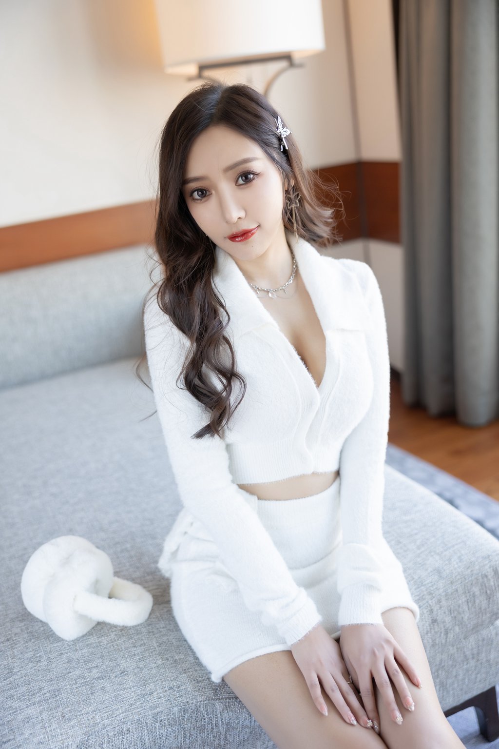 秀人模特@王馨瑶Yanni –白色套装圣诞女郎[87P/1V/1.20B] 年费专享-第2张