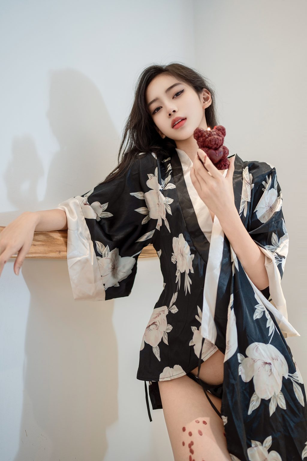 秀人模特@时安安 内购无水印 滴蜡 [90P/2.74GB] 年费专享-第3张