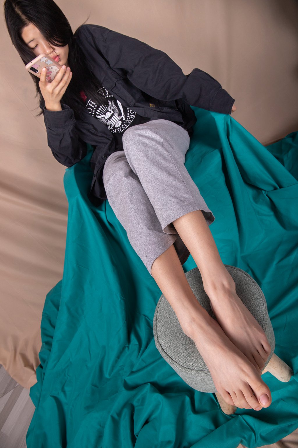 南国足艺 No.062 模特秋秋秀姓感大脚，39码大脚非常吸引 [95P/1.20G] 南国足艺-第1张