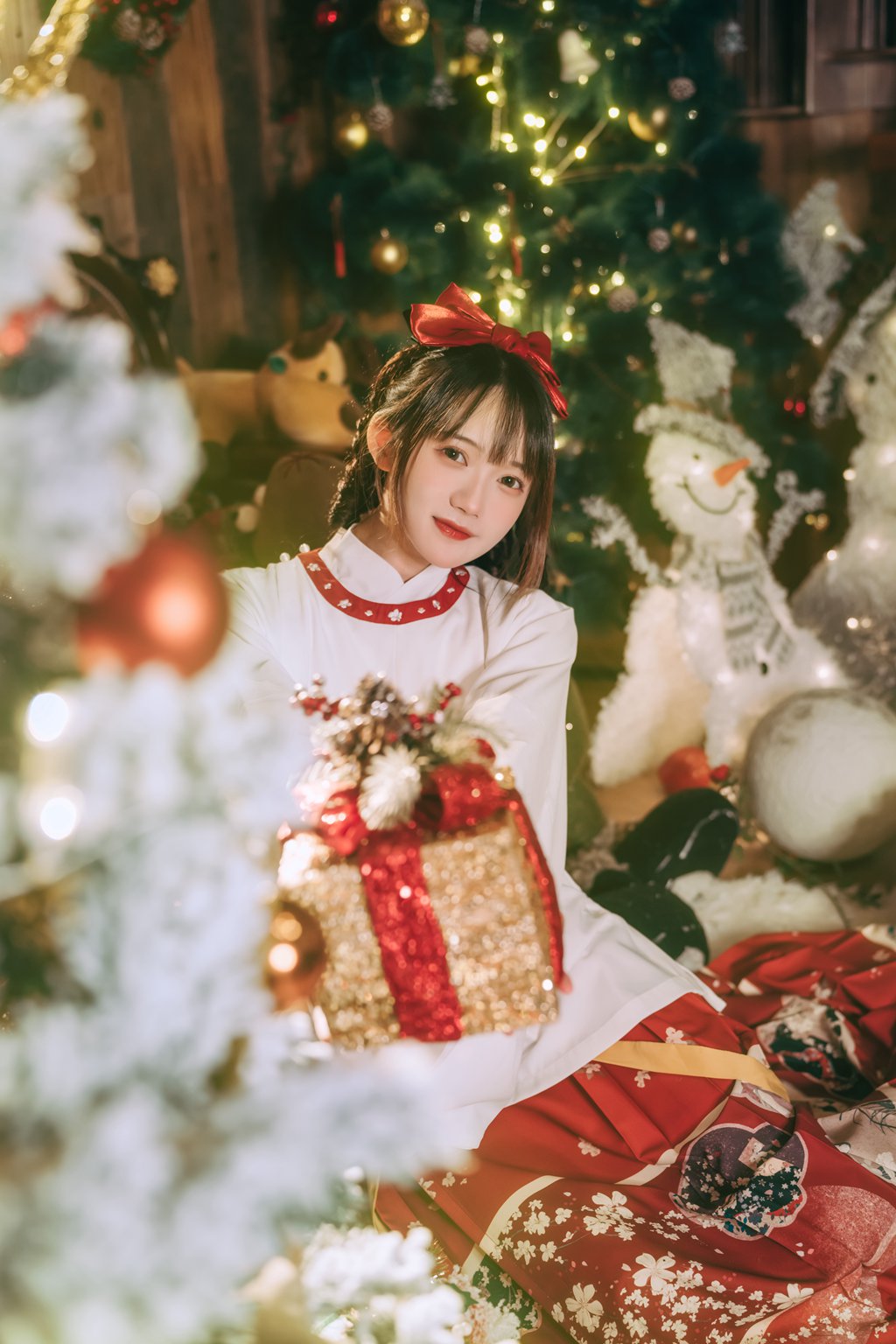 人气Coser@兔子Zzz不吃胡萝卜 汉洋折衷的圣诞[28P-244.8M] 网红写真-第1张