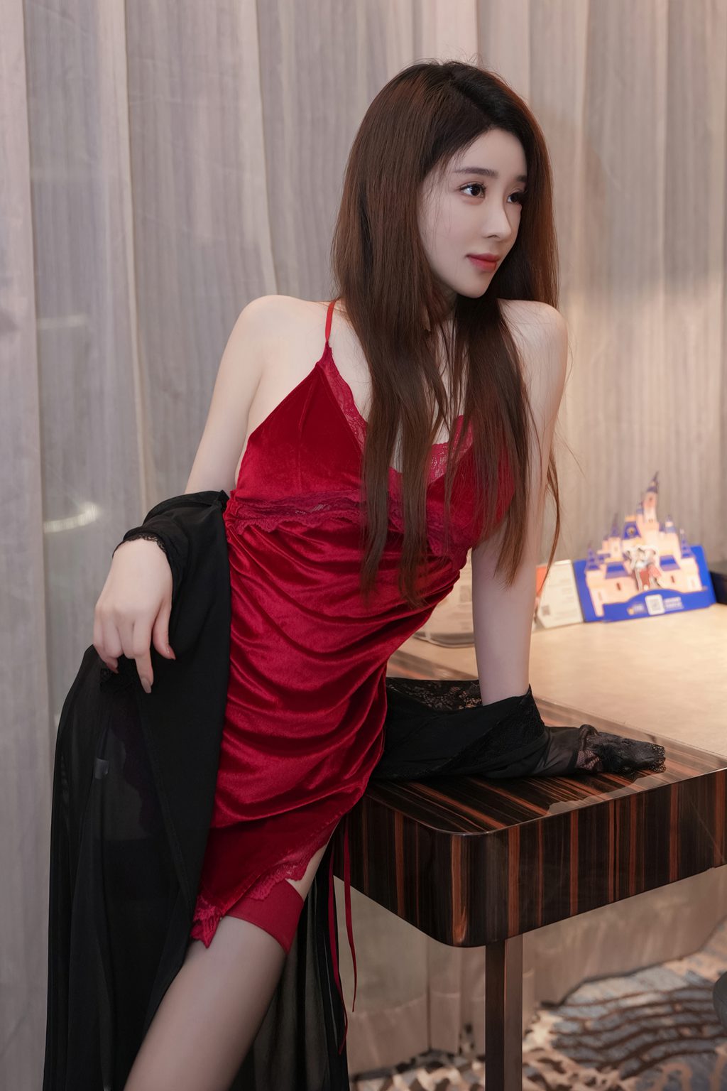 秀人模特@雨儿酱eve – 内购 墨 [61P/915MB] 年费专享-第1张