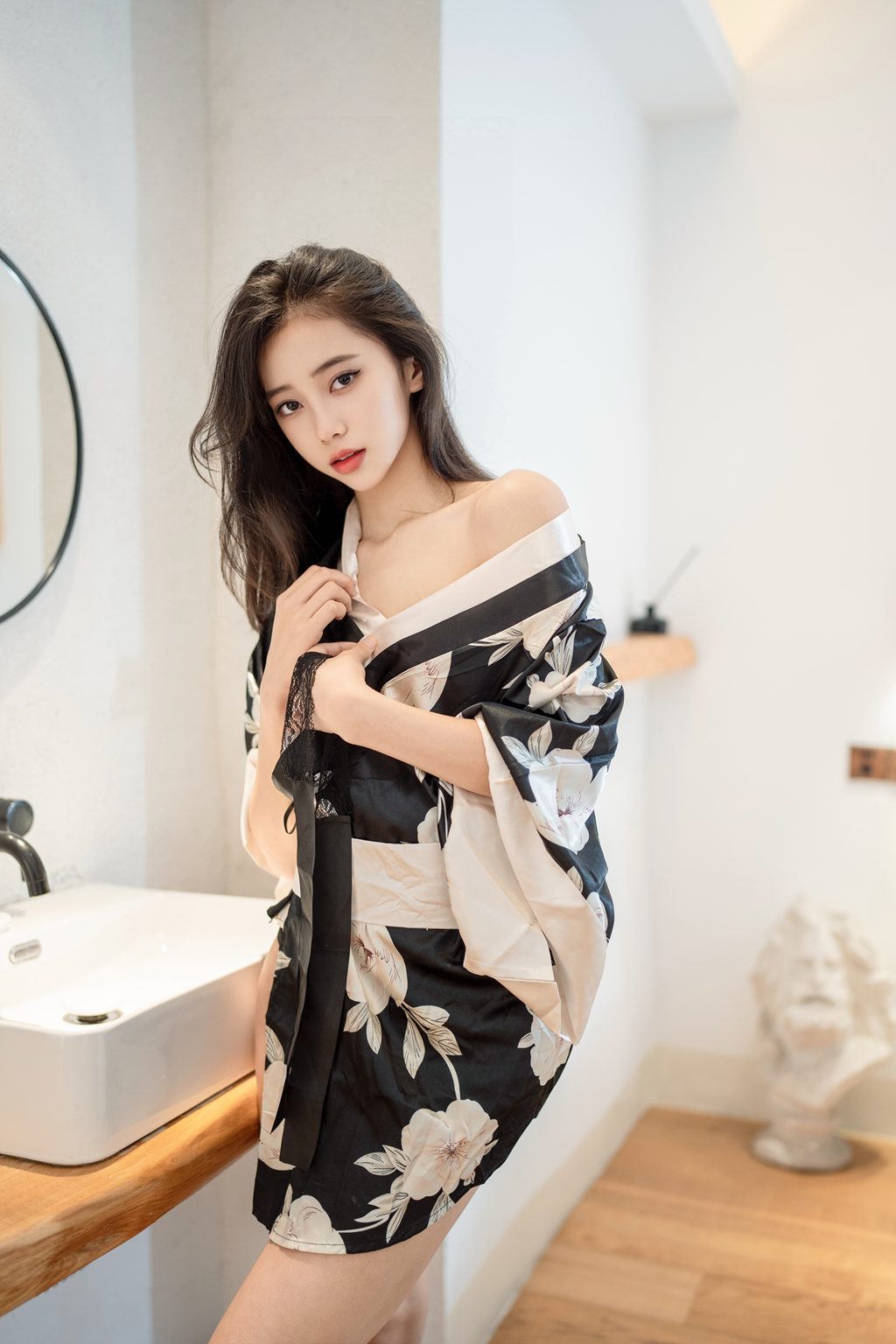 秀人模特@时安安 内购无水印 滴蜡 [90P/2.74GB] 年费专享-第1张