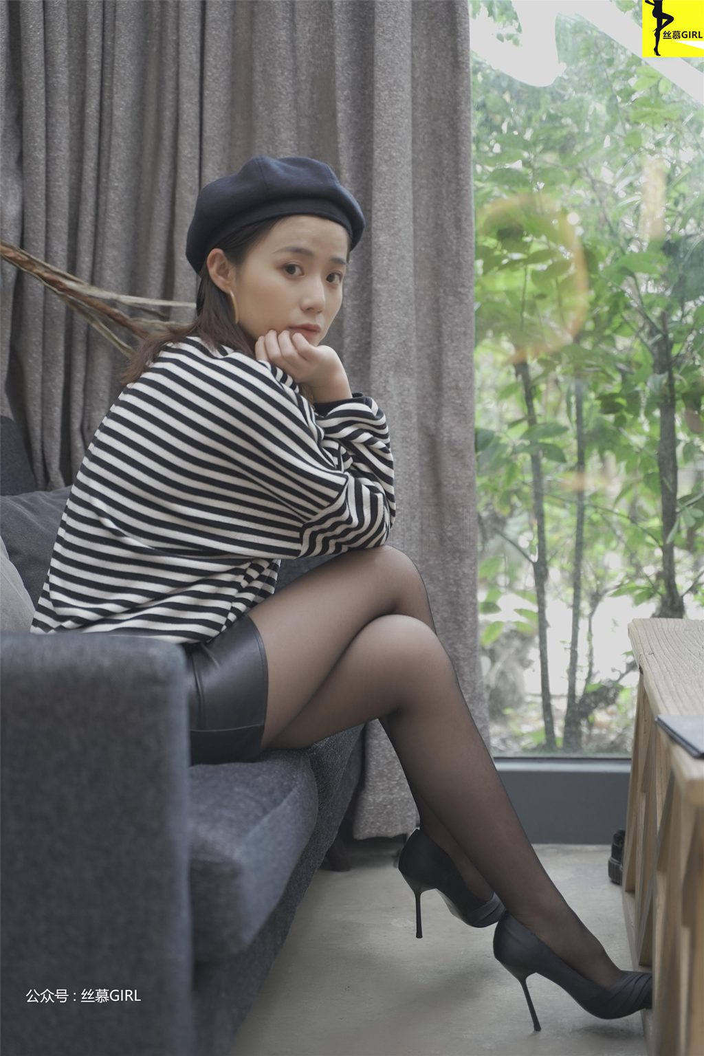 丝慕写真 旧系列 第025期 四月《谁是谁的腿》[57P-47M] 丝慕写真-第1张