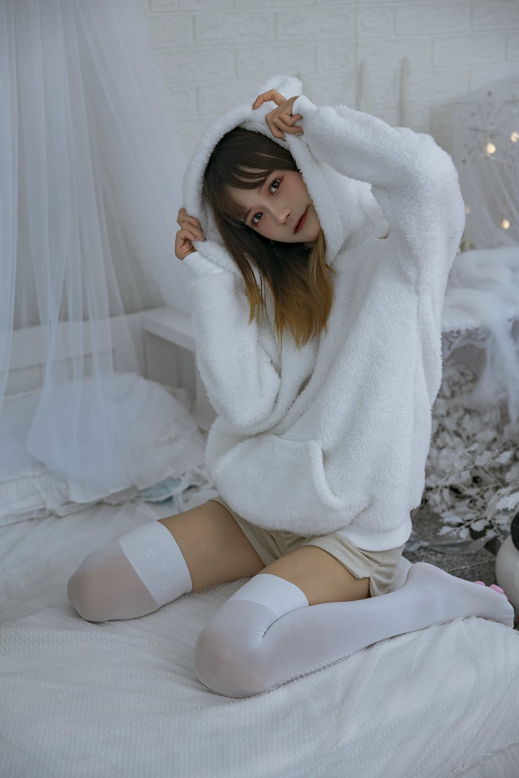 人气Coser@兔子Zzz不吃胡萝卜 温馨少女与宠物们[23P-120.9M] 网红写真-第2张