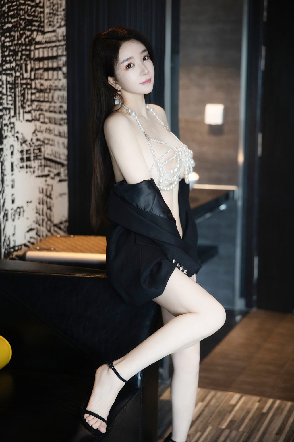 秀人模特@雨儿酱eve – 内购 黑色西装 [80P/716MB] 年费专享-第3张