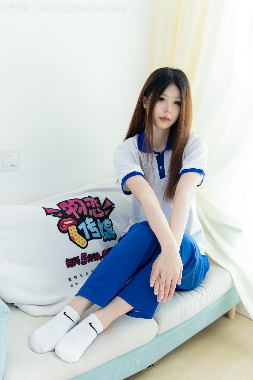 勿恋传媒 NO.2301 曲奇-板鞋、白短棉袜、裸足、校服 [150P/1V/3.40G] 其它写真-第3张