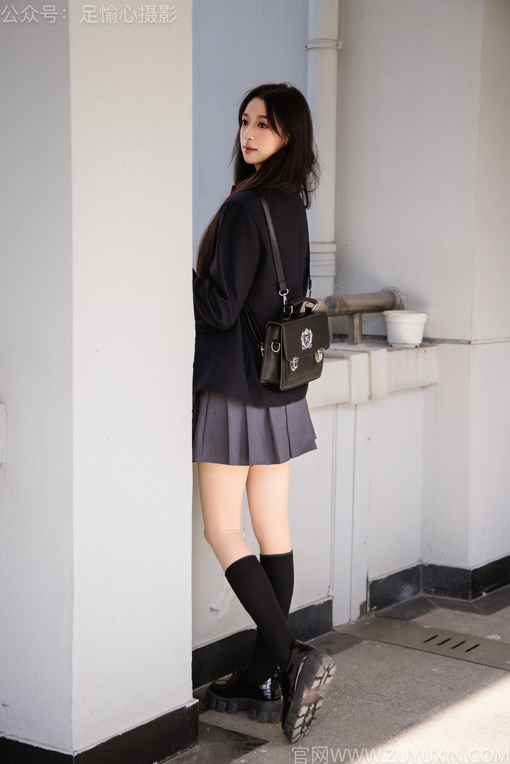 [足愉心摄影] NO.006 模特云悦（搭配：JK制服、皮鞋、黑色长筒袜、肉色踩脚袜、裸足）（基础版）[110P/2.18G] 年费专享-第4张