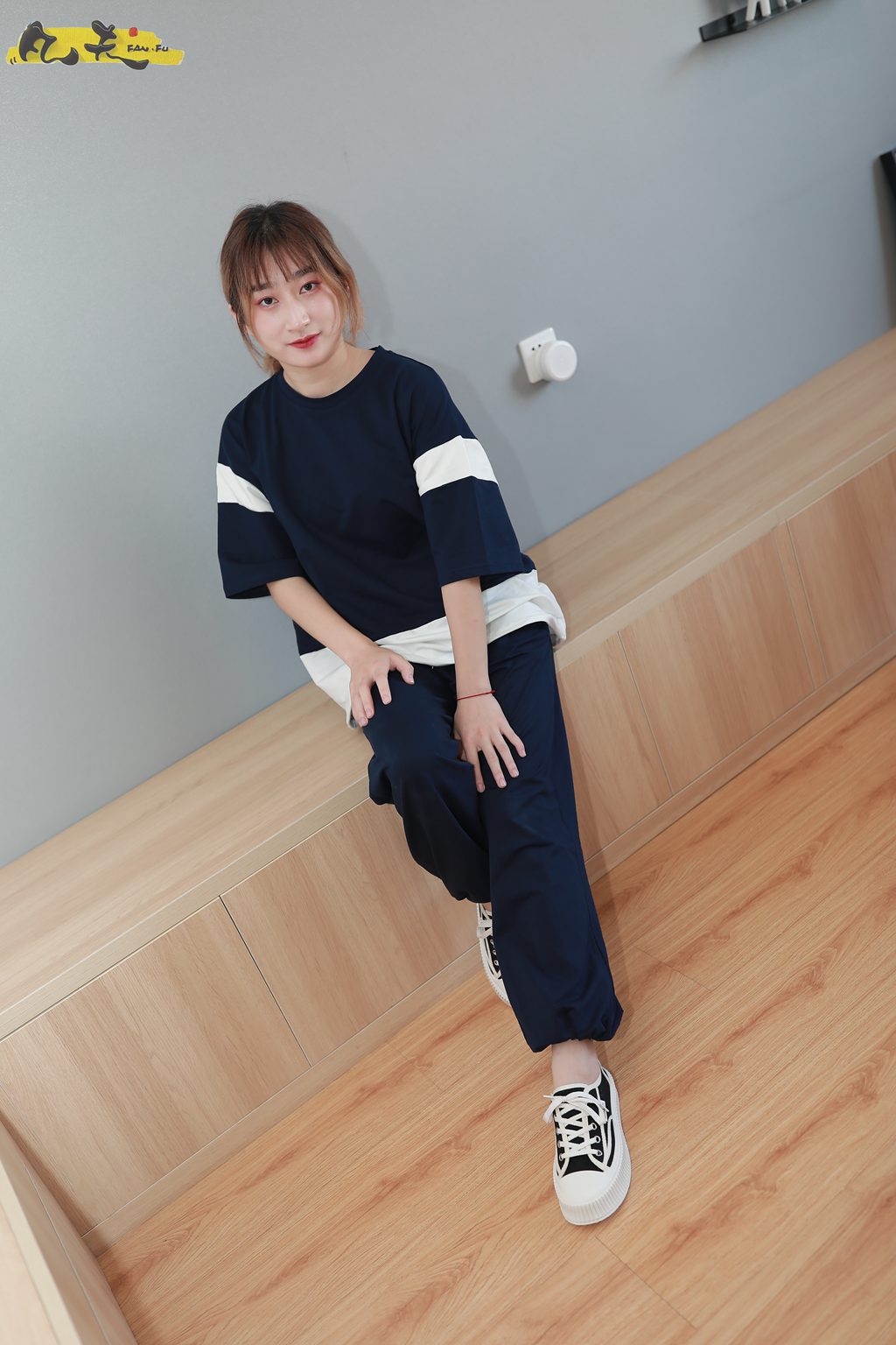 凡夫摄影-HH0005-丽娜 板鞋棉船袜裸足 [191P/1V/6.50GB] 凡夫摄影-第4张