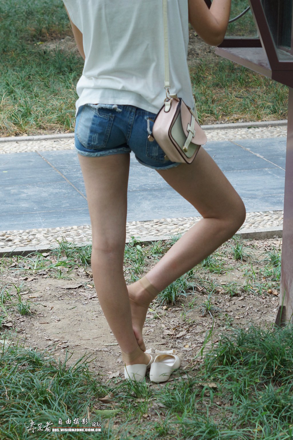 自由摄影 No.473 气质MM电话亭秀丝足 [50P/129MB] 其它写真-第3张