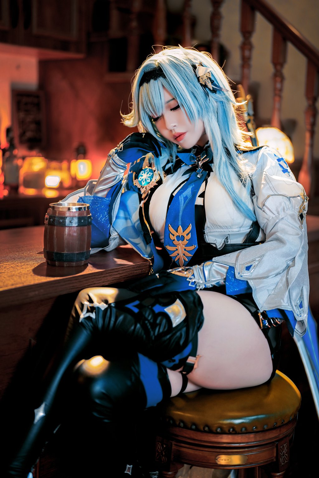 微博人气Coser@半半子 原神优菈 [76P7V-440MB] 网红写真-第4张