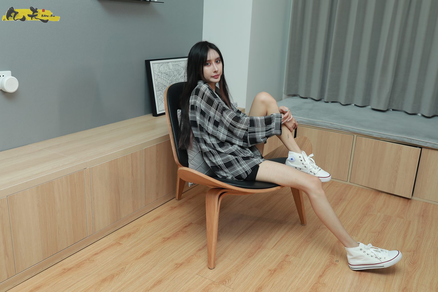 凡夫摄影-HH0009-依茜 高帮帆布鞋黑色棉袜裸足 [244P/1V/4.02GB] 凡夫摄影-第4张